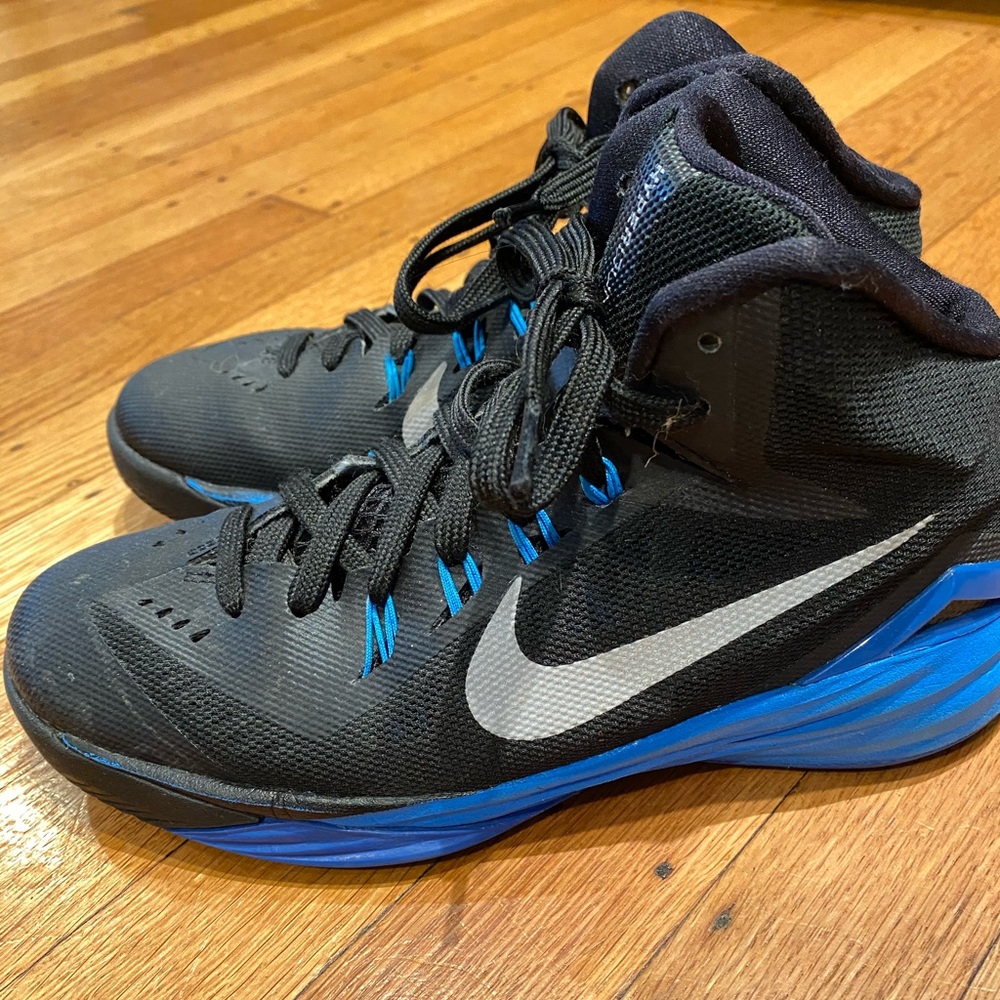 Nike Hyperdunks - Picture 2 of 7